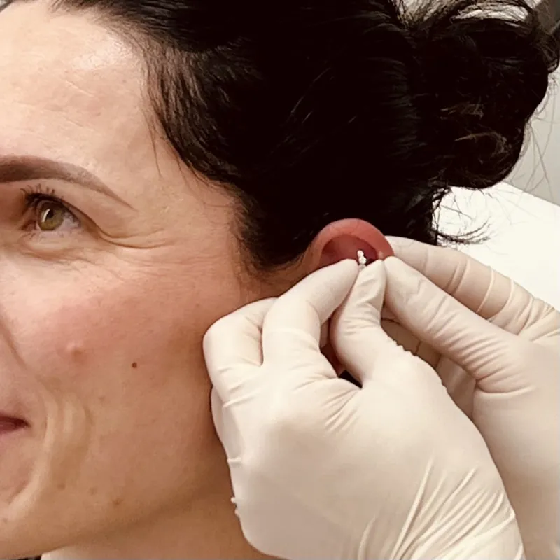 Hostování — piercing mimo studio