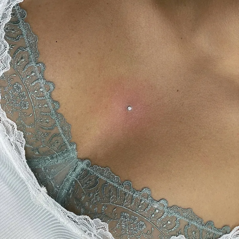 Microdermal — detail šperku