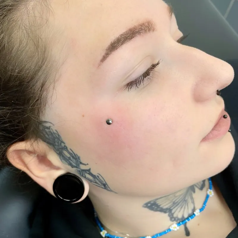 Surface piercing — výsledek