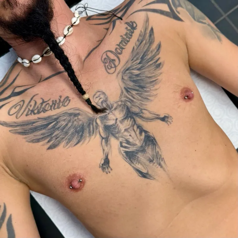 Piercing — spokojená klientka