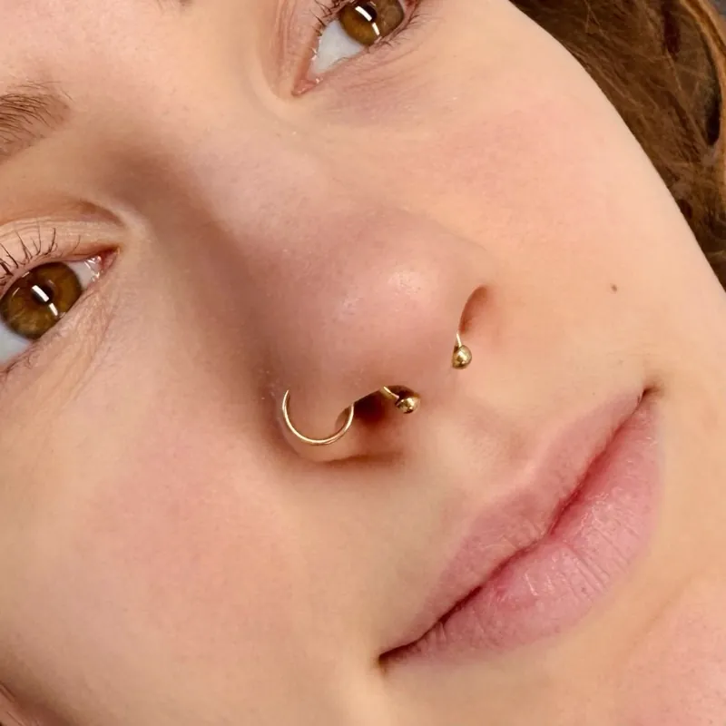 Piercing — spokojená klientka