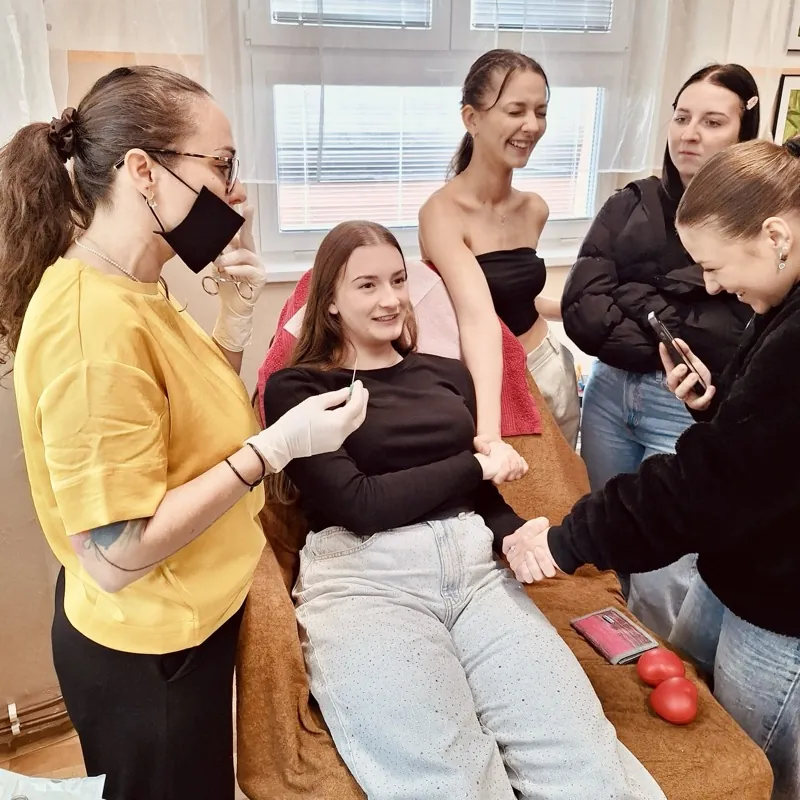 Seminář pro školy — prevence piercingu