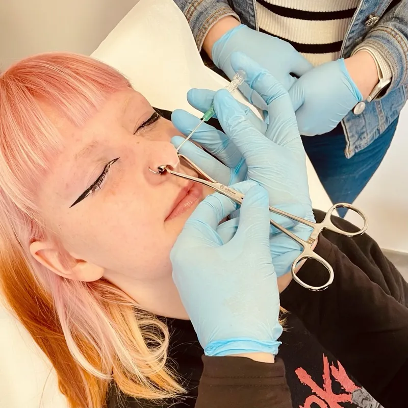 Piercing školení Teplice — Viper Studio