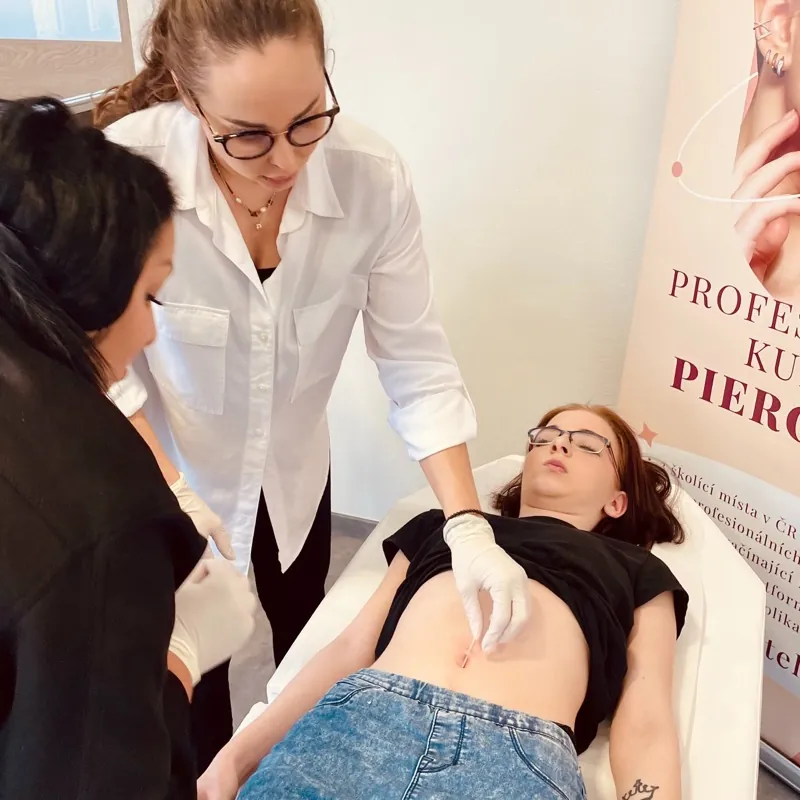 Kurz piercingu — práce s modely