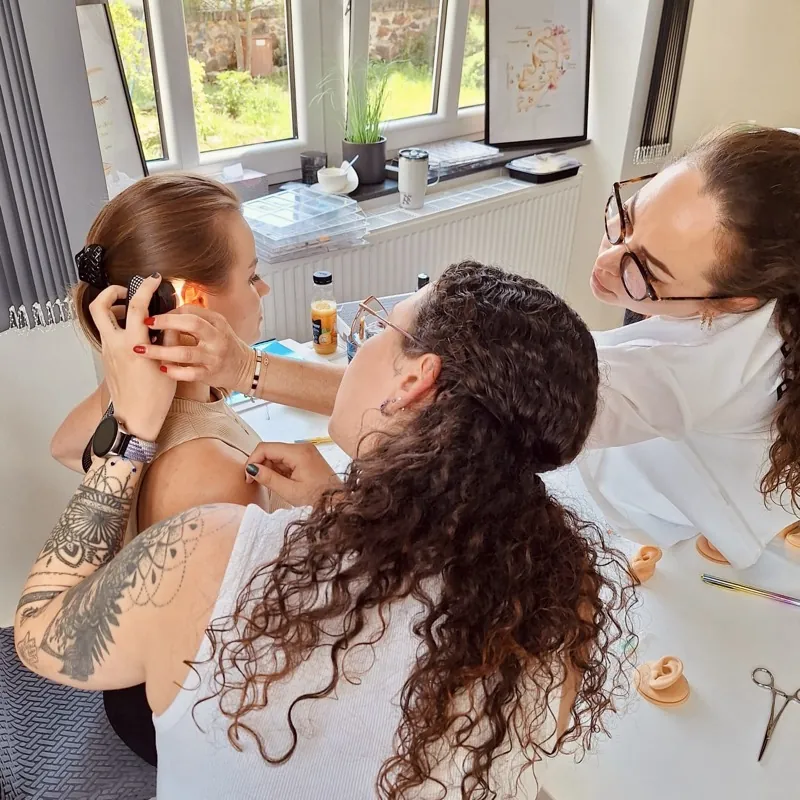 Piercing školení Teplice — Viper Studio