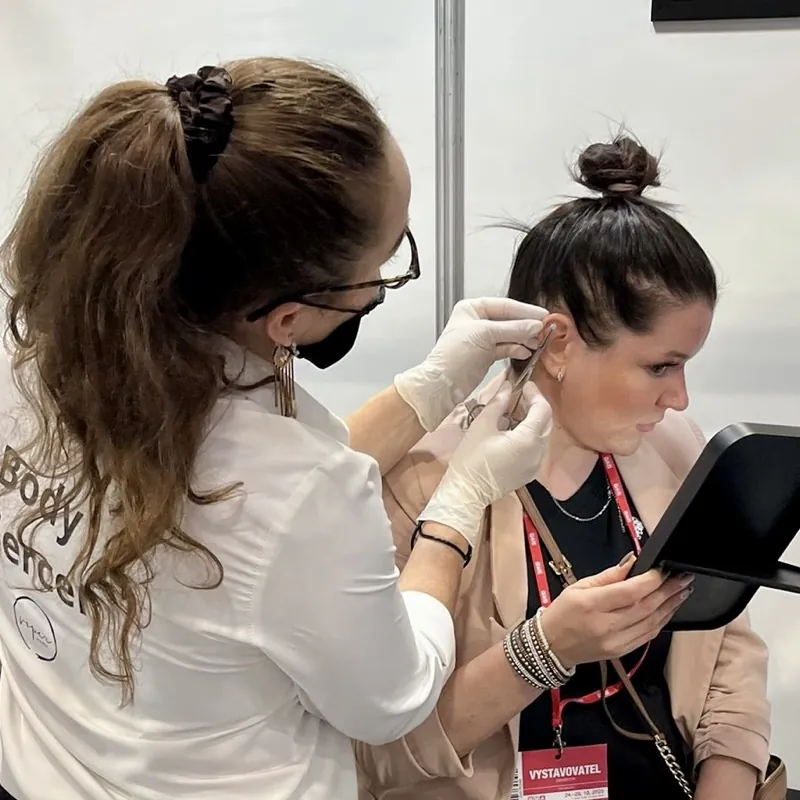 Fór Beauty — piercing na veletrhu