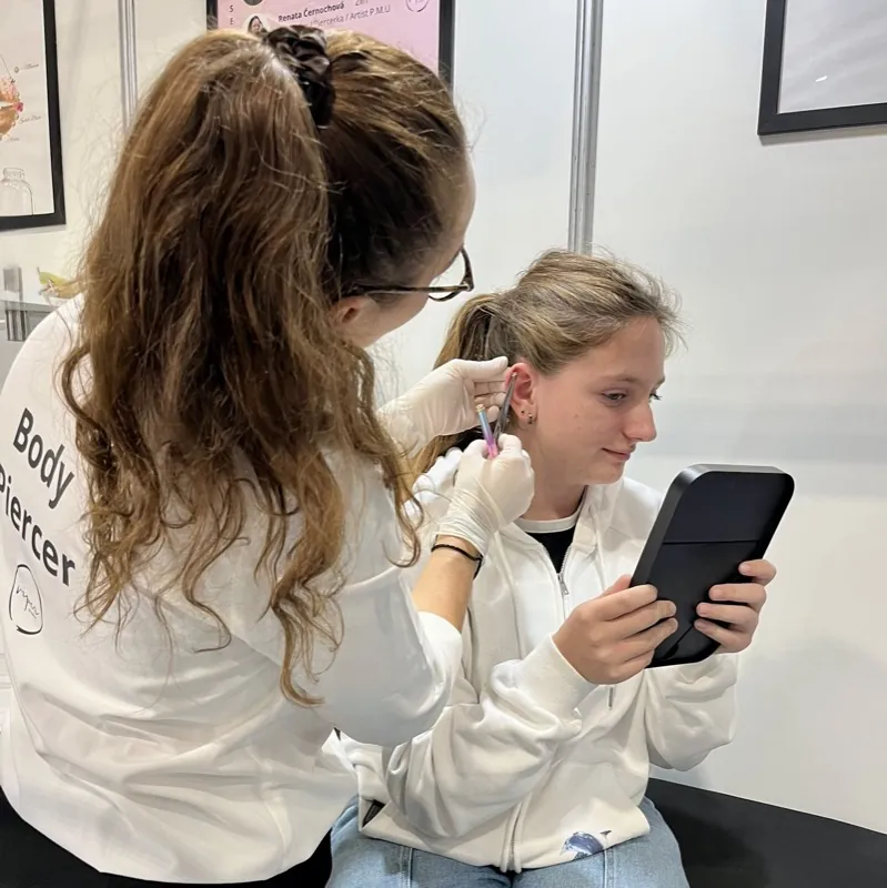 Fór Beauty — piercing na veletrhu