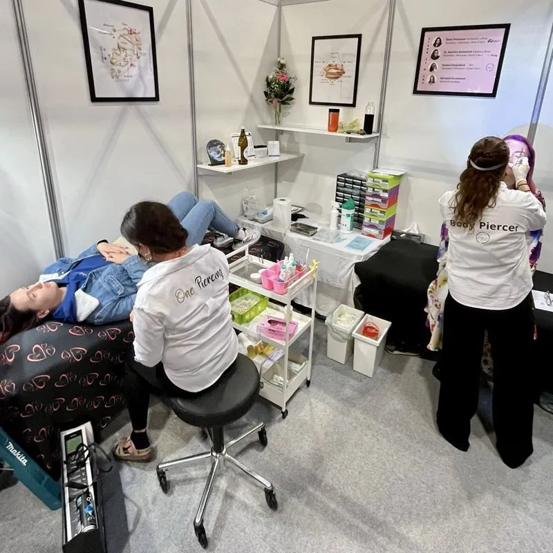 Fór Beauty — piercing na veletrhu